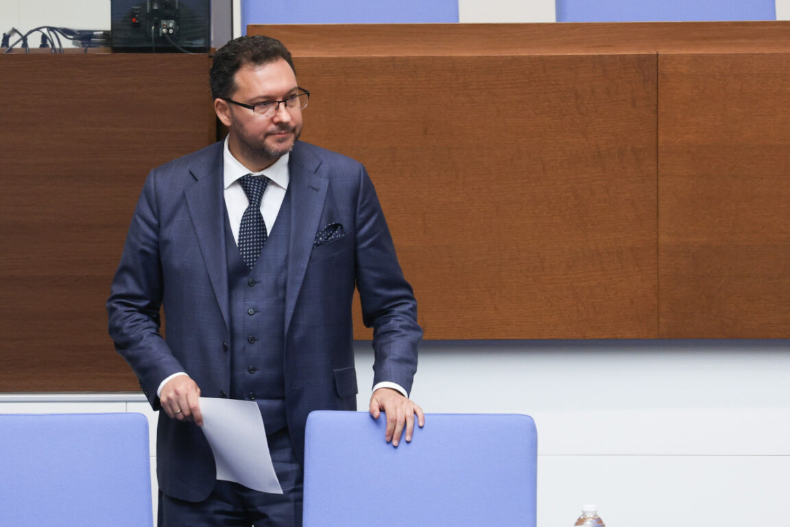 Министърът на вътрешните работи Даниел Митов в НС - 12 септември 2025 г.