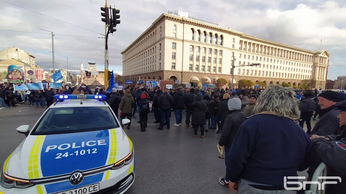 Центърът на София днес вреше от протести
