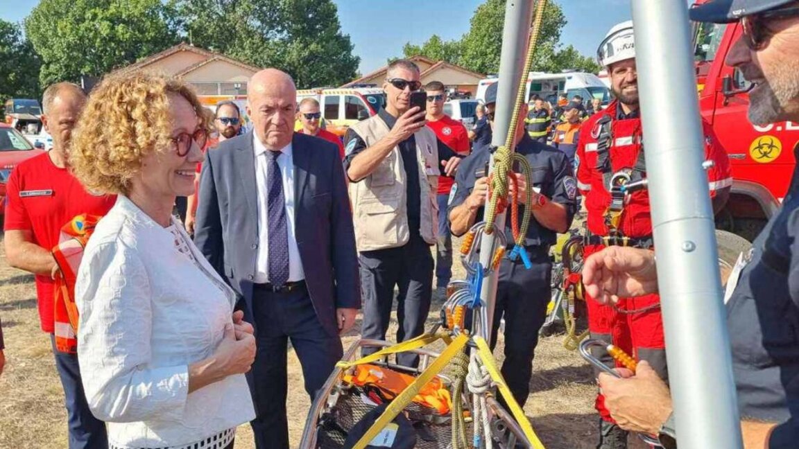 Заместник генералният секретар на НАТО Радмила Шекеринска на учението в Монтана, септември 2025 г.