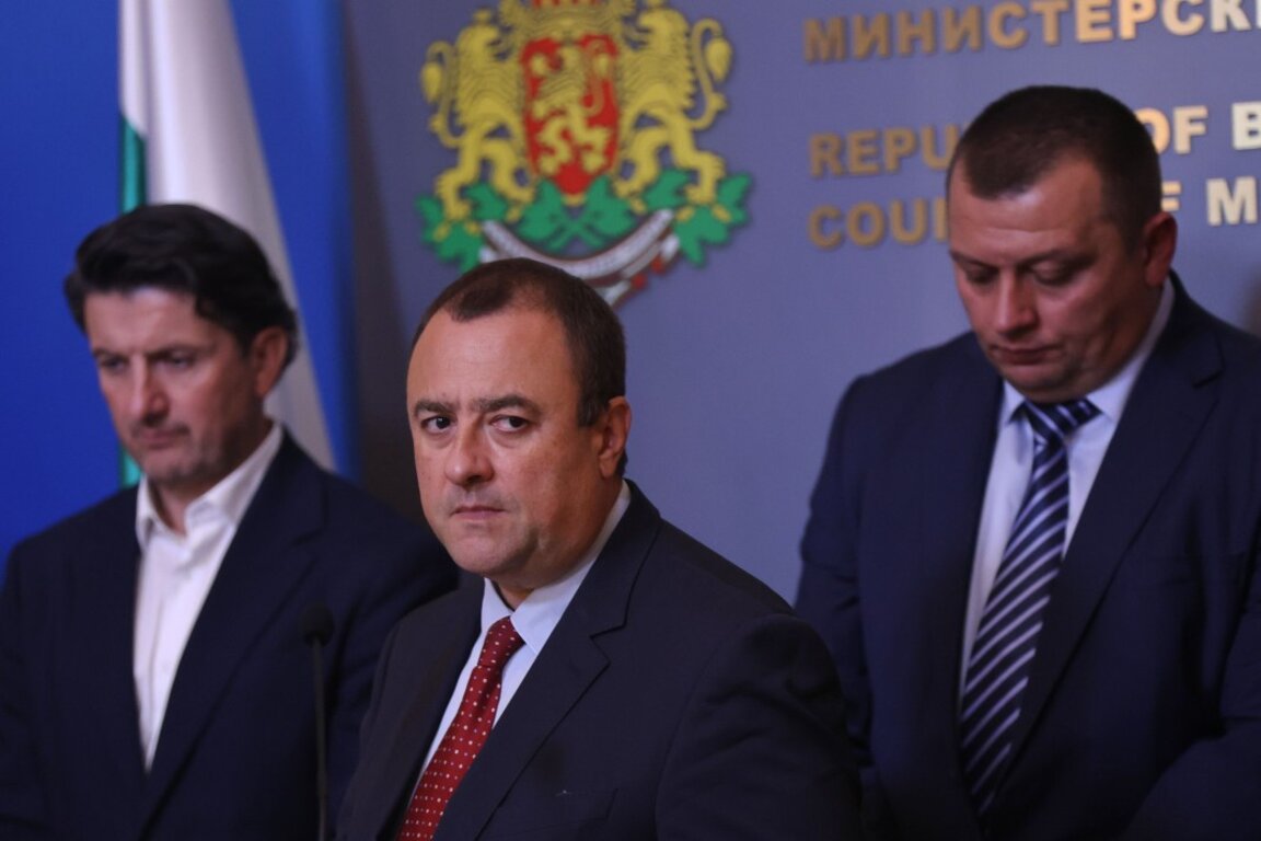Министър Иванов: Ще бъде проверено дали има презастрояване по морските курорти