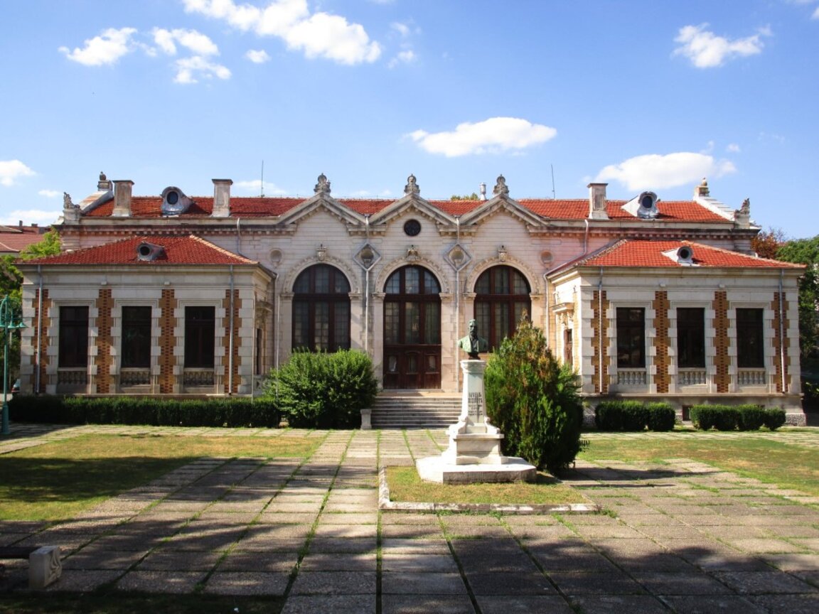 Народно читалище "Добри Войников" в Шумен