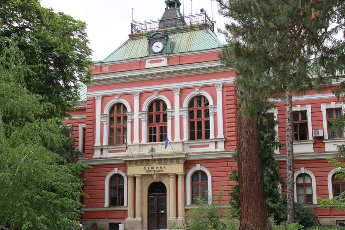 Обмислят покриване на коритото на река Банщица през Кюстендил за осигуряване на паркоместа