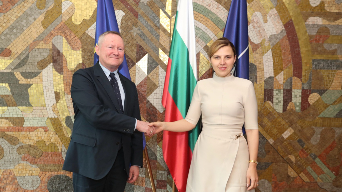 Michael O'Flaherty se reunió con la ministra de Exteriores de Bulgaria 