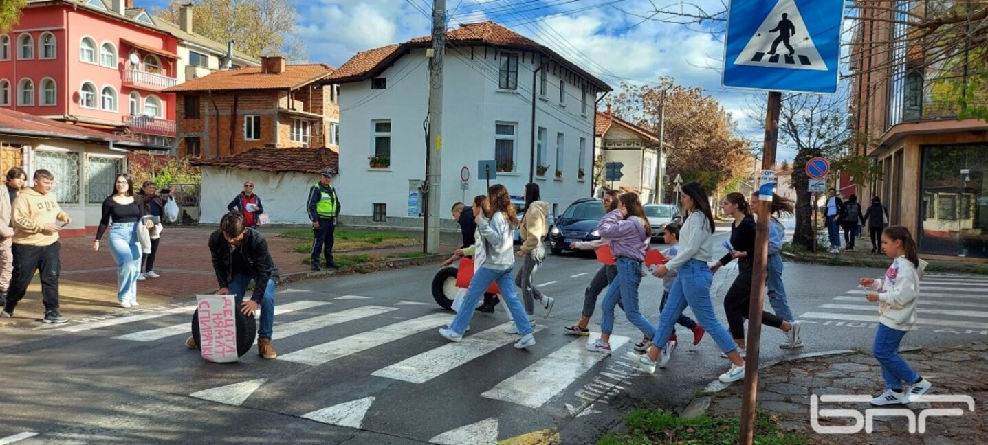 Ученици с кампания за безопасно движение по пътищата