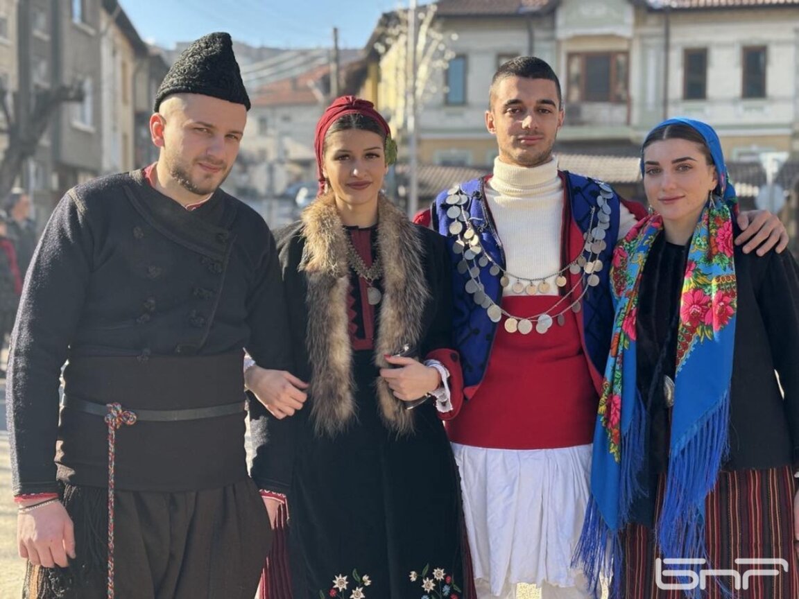 "Старчевата" прогони злото в първия ден на новата година