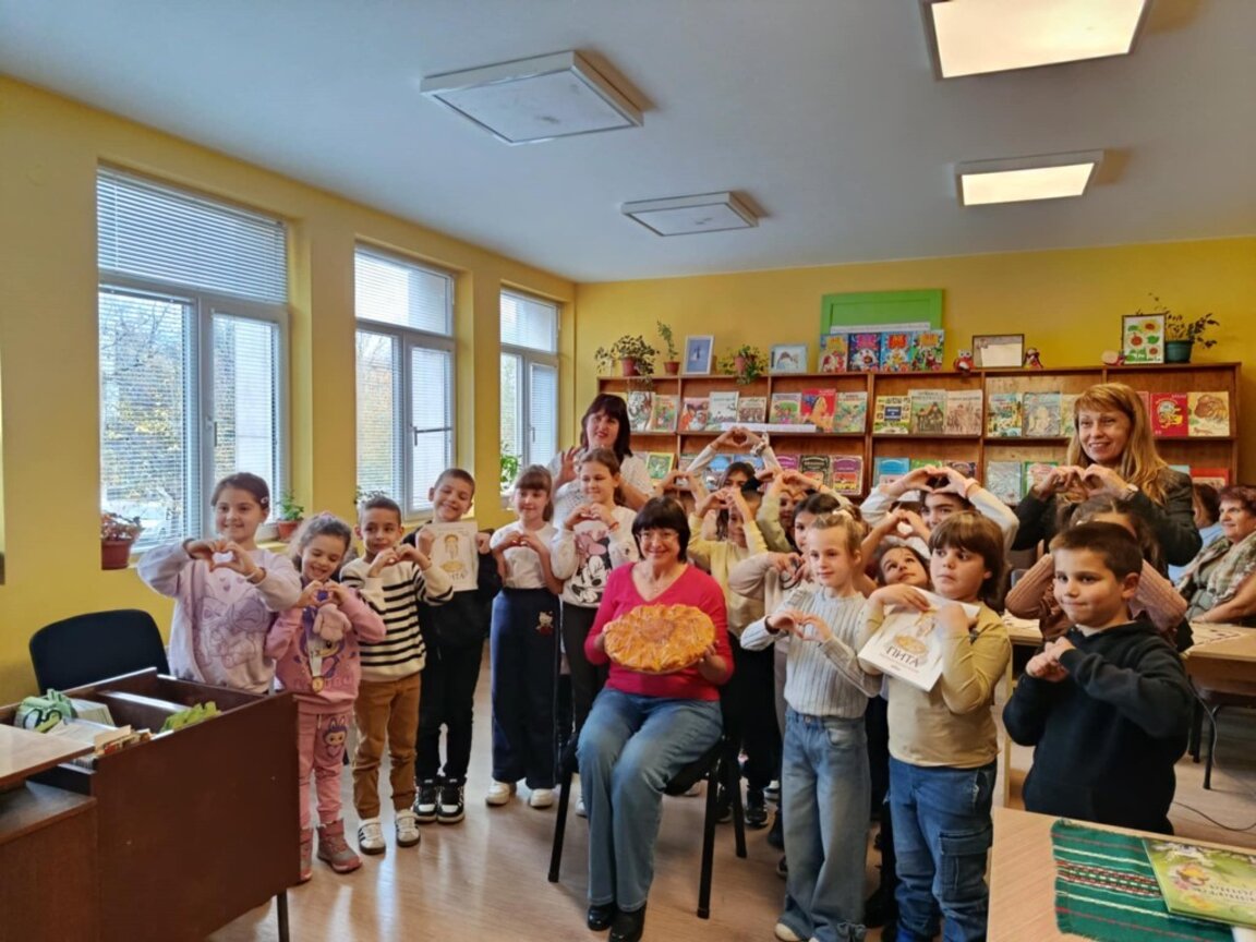 Първокласници от Мездра се срещнаха с писателка