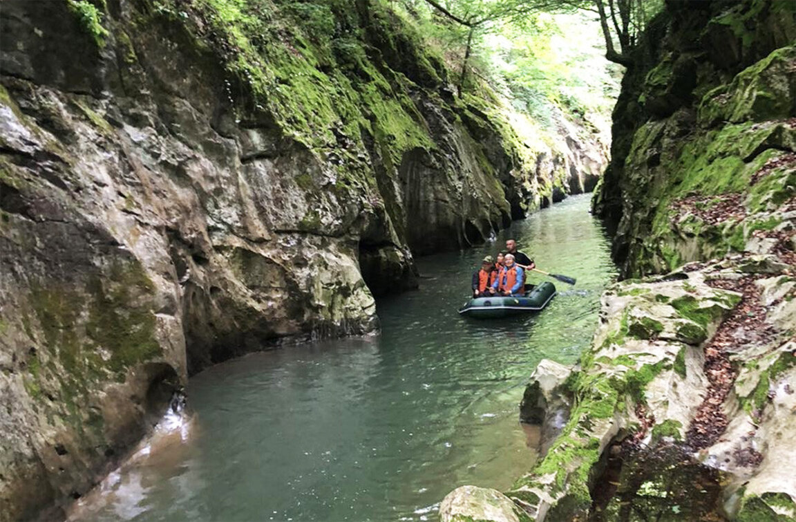 La rivière Gorna Arda accueille les amoureux de vie sauvage et de bonne chère...
