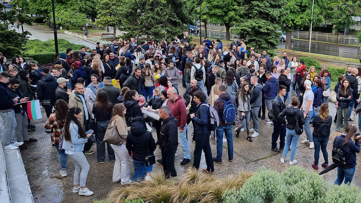 Младите хора във времена на несигурност