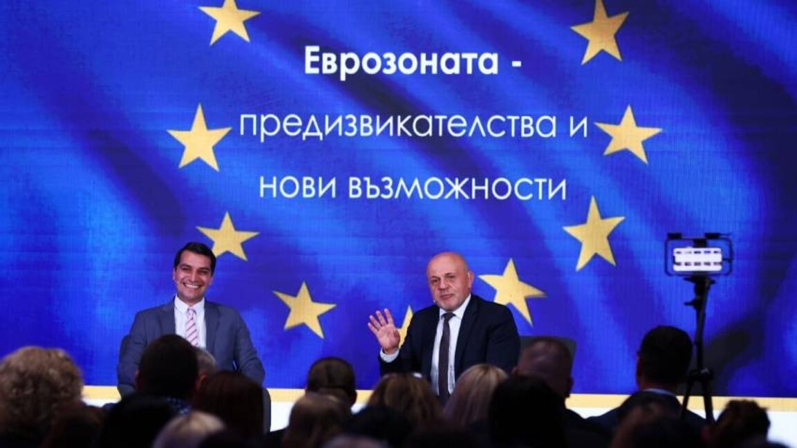 Τομισλάβ Ντόντσεφ: Η ένταξη στην Ευρωζώνη θα επιταχύνει την οικονομική ανάπτυξη
