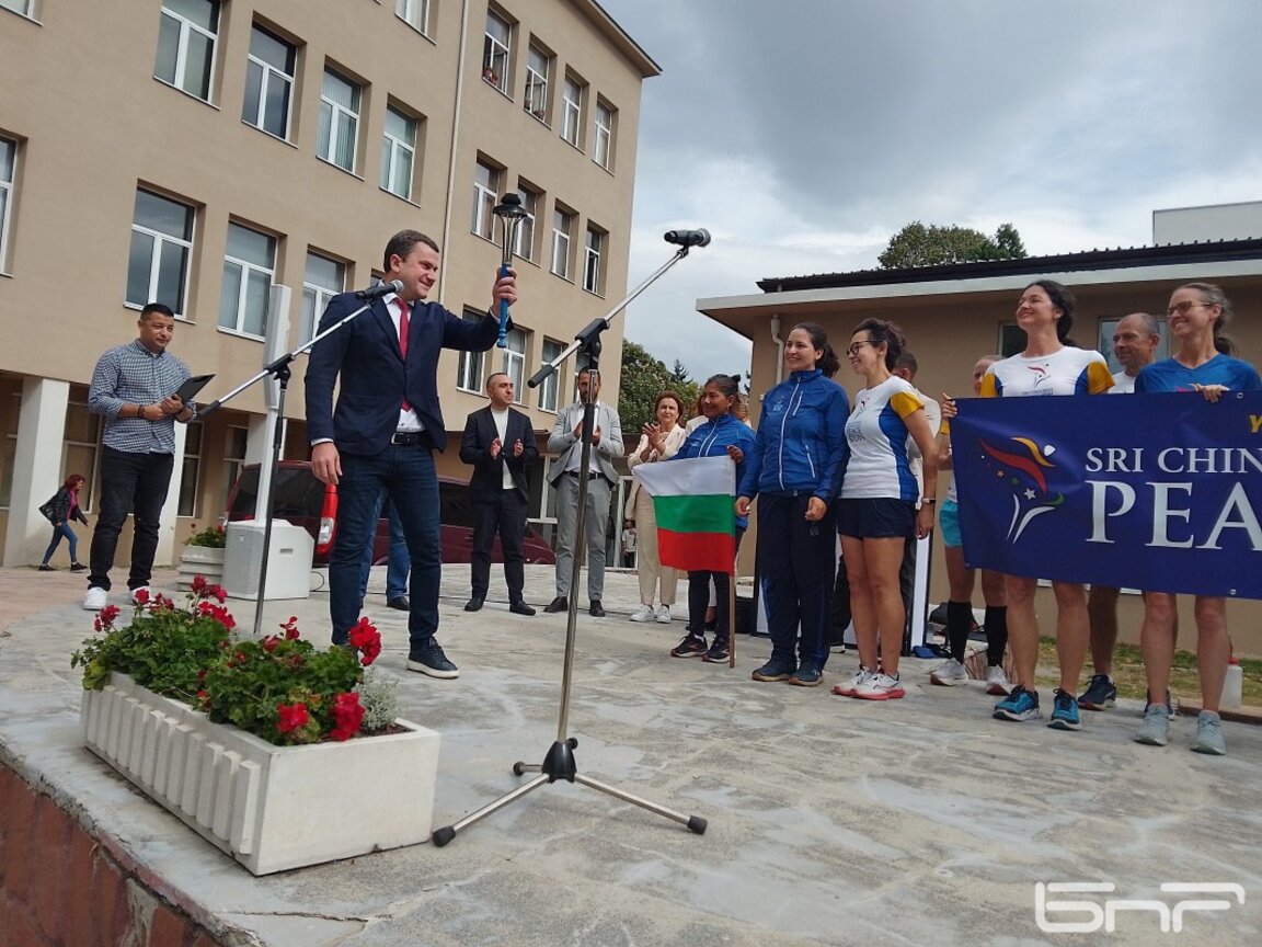 Световният пробег на мира премина през Перник