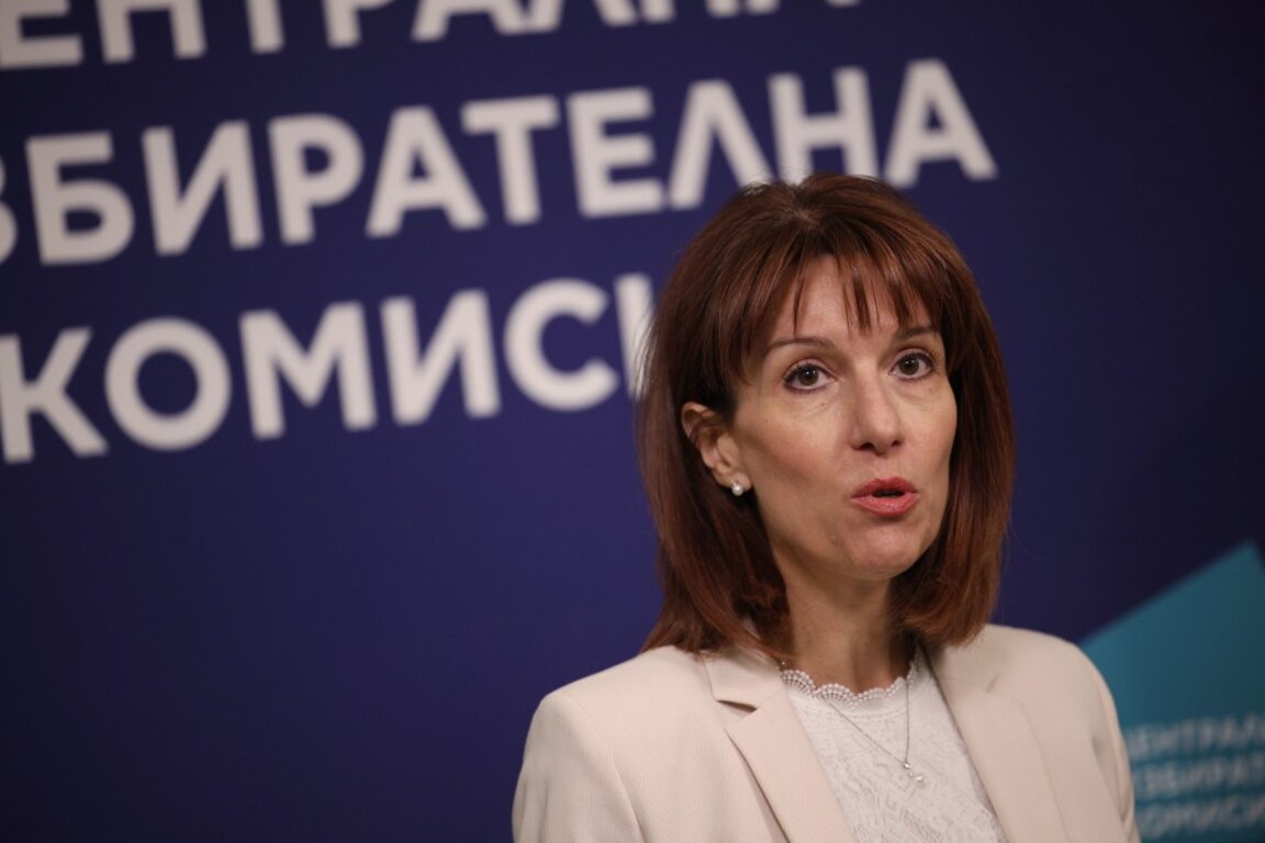 Председателката на ЦИК Камелия Нейкова
