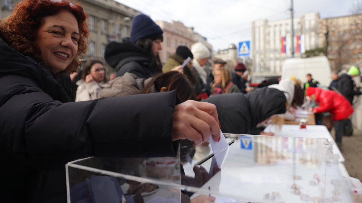 Сърбия: Подписка за свикване на предсрочни парламентарни избори