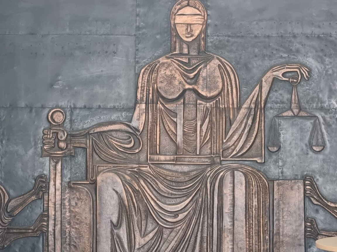 Наложиха мярка "задържане под стража" на петима мъже за разпространение на наркотици в Плевен