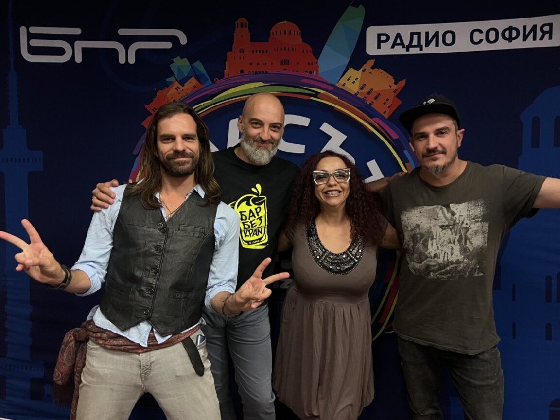 "Casual Threesome" свирят "The Doors", както Джим Морисън и компания биха импровизирали днес