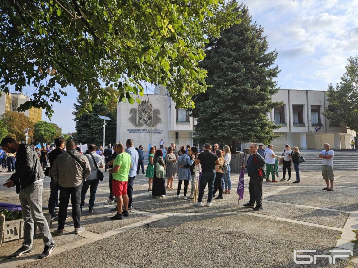 Срещата за бъдещето на "Марица-изток" в Раднево се провали, изгониха зам.-министър