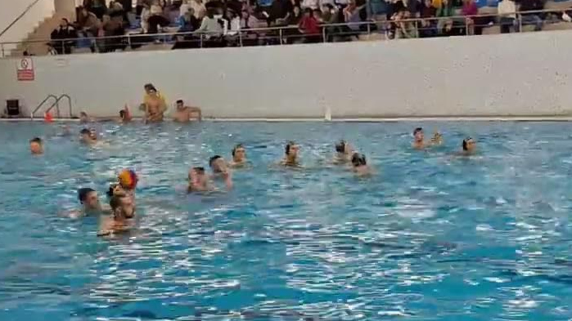 Комодор с първа купа на България по водна топка