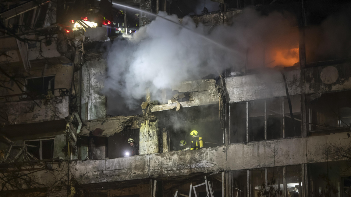 Поразена при руска атака 9-етажна сграда в столицата на Украйна Киев, 25 ноември 2025 г.