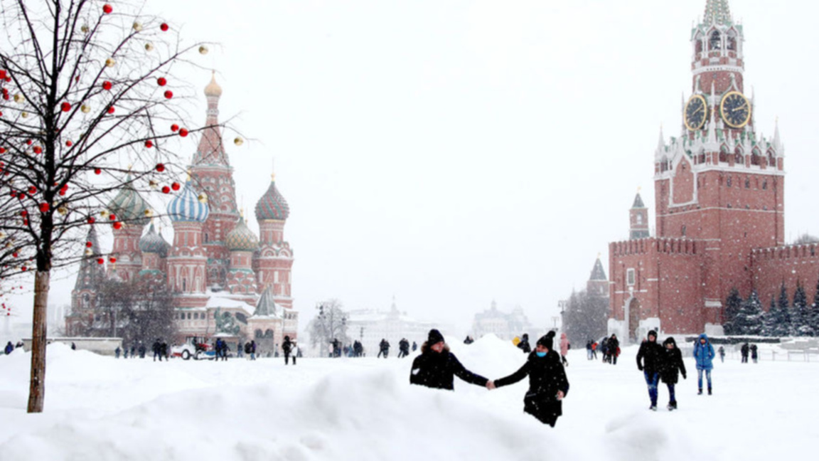 Рекордна от над 20 години снежна покривка в Москва