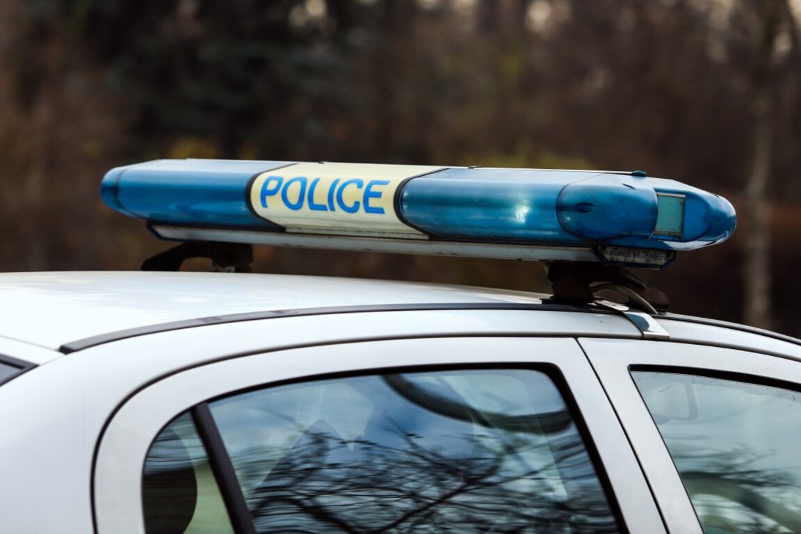 Откриха 80 мигранти в камион край София