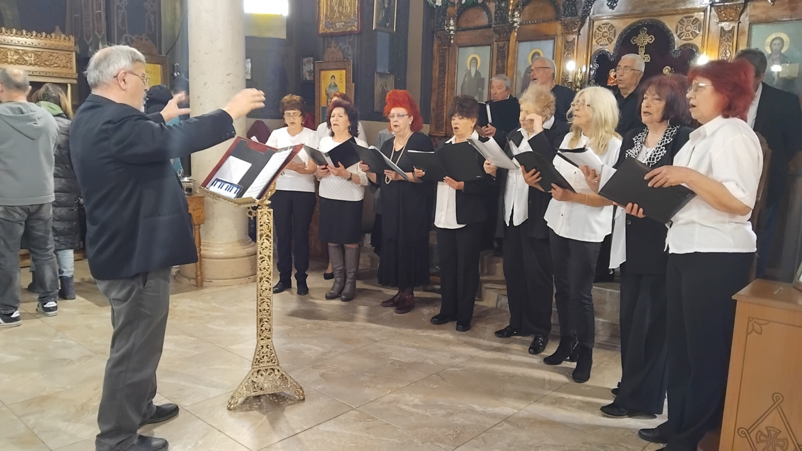 Църковни песнопения огласиха пернишкия х...