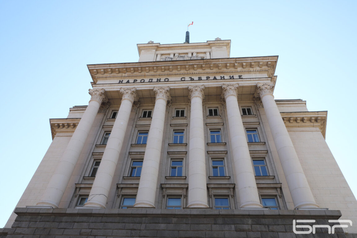 Представители на формации в НС коментираха твърденията за манипулация на машините