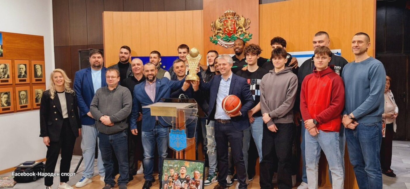 Кметът на Варна прие носителите на купата "Черно море Тича"     (ВИДЕО)