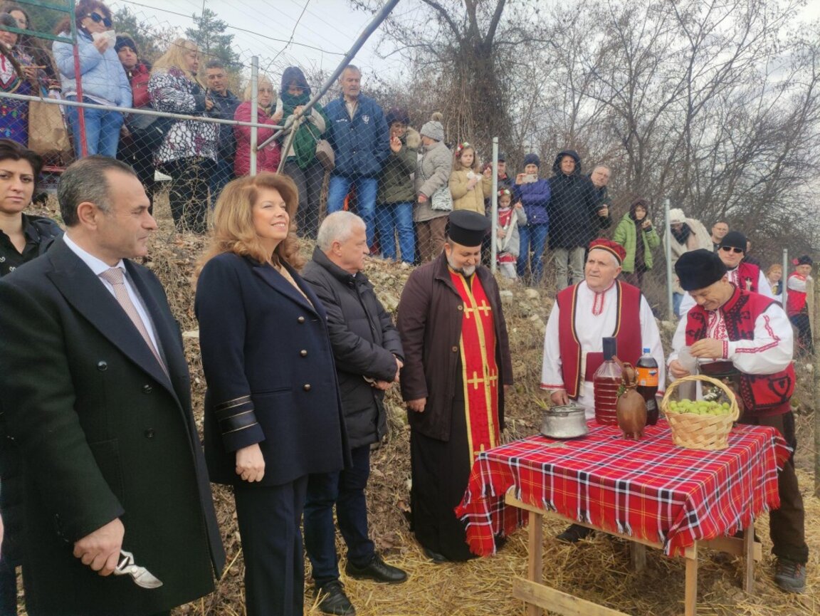 Отлагането на доклада за еврозоната не е фатално, по-важна е финансовата стабилност