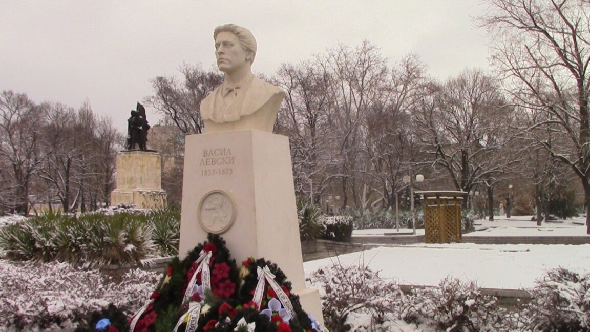 Лом се преклони пред делото на Левски с нов паметник