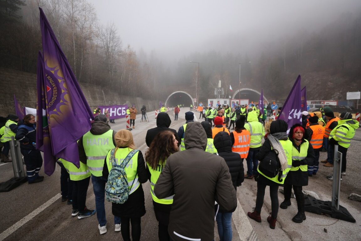 Lucrătorii din infrastructura rutieră amenință cu blocaje la frontieră