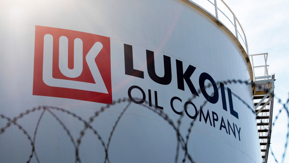 La Comisión Europea investigará a Bulgaria por eludir las sanciones contra Rusia por parte de "Lukoil"