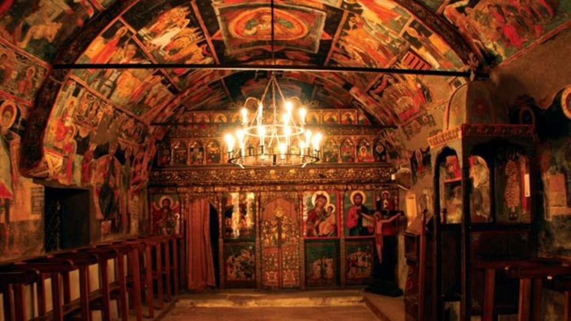 Interior de la iglesia "Natividad de Cristo"