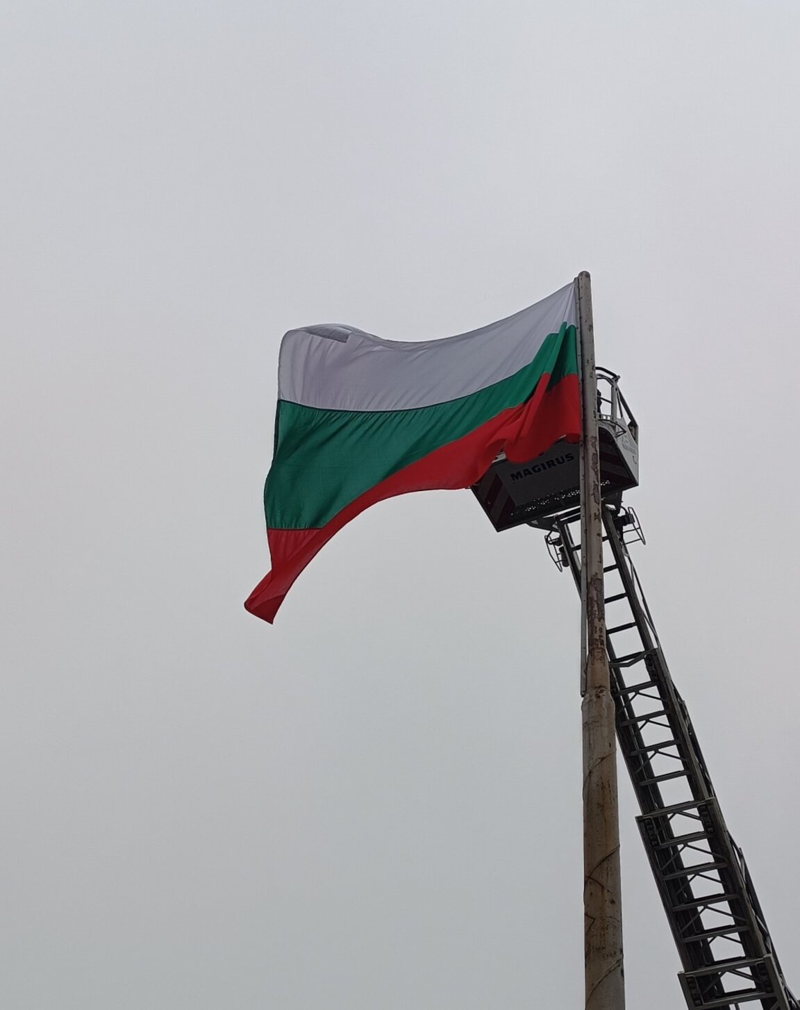 Традицията на областния управител продължава, Кърджали е с нови знамена за 3 март