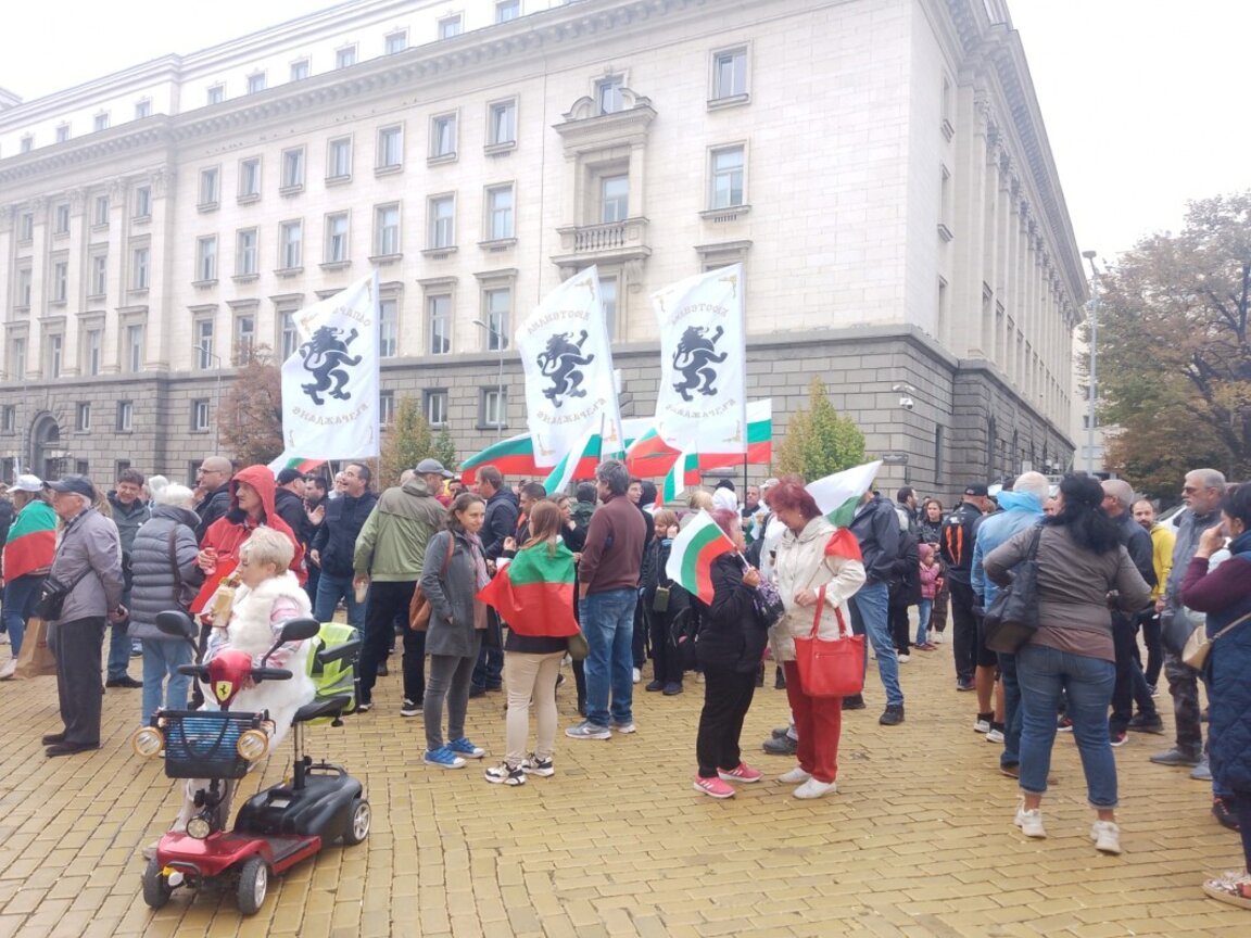 Продължава антиправителственият протест на "Възраждане" в София