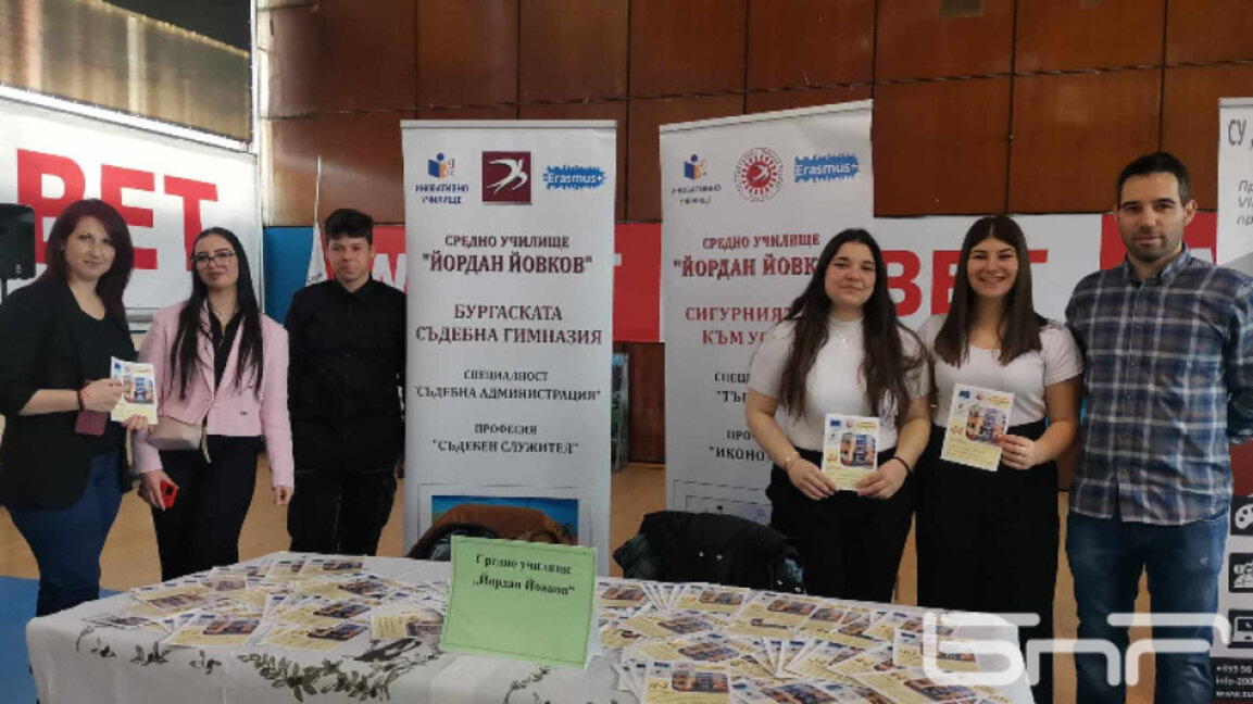 Специалност „Киберсигурност“ ще въведат в СУ „Йордан Йовков“