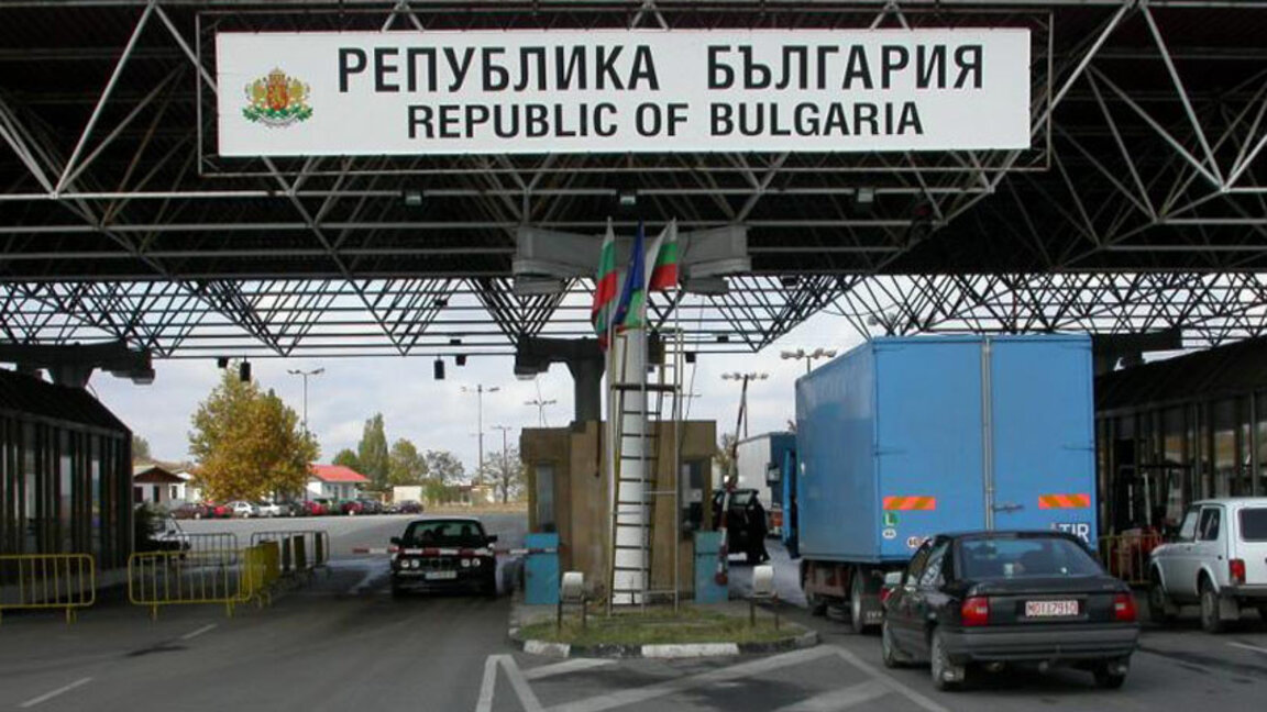 Опит за контрабанда на надуваеми лодки осуетен на границата с Турция