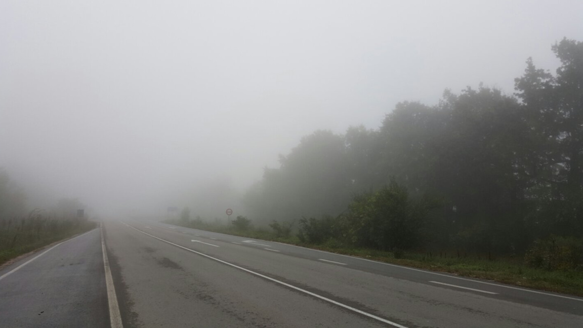 Заледени пътни участъци има в област Монтана