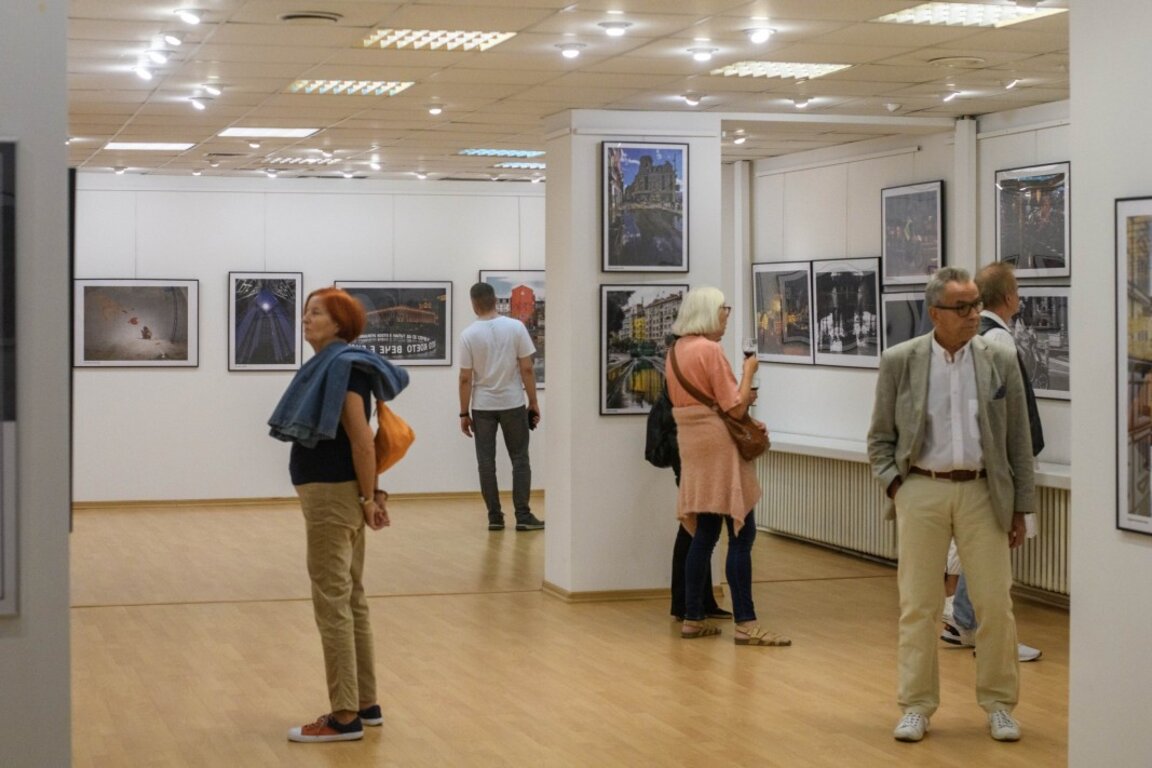"Приказки от дъждовна София" представи фотографът Антонио Георгиев във Варшава