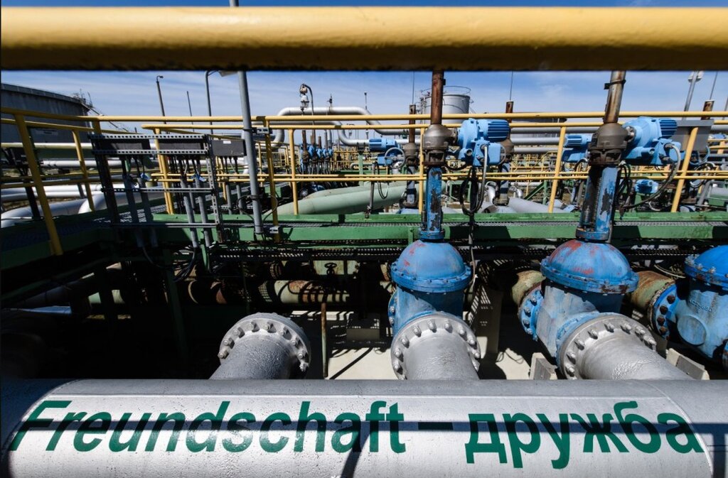 Унгария и Словакия отправиха молба до ЕК да гарантира сигурността на доставките на петрол от Русия