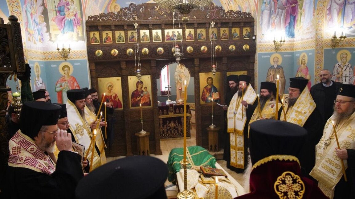 В митрополитския храм "Света Марина" отслужиха заупокойна молитва и трисагий