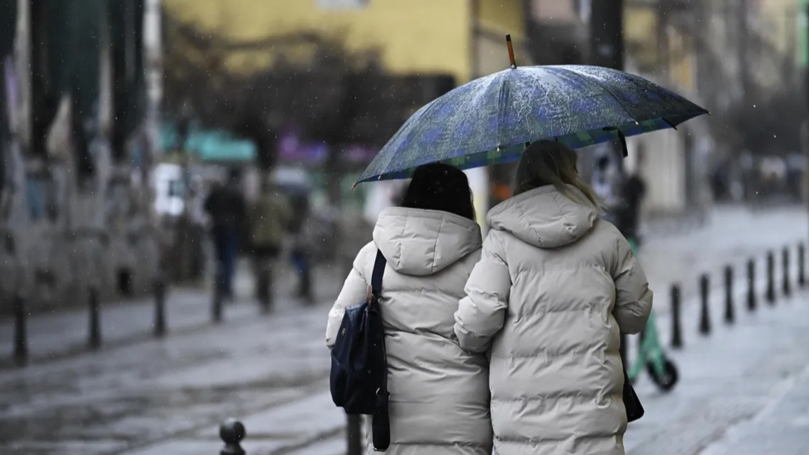Температури се понижават, ще е дъждовно, а в планините ще вали сняг