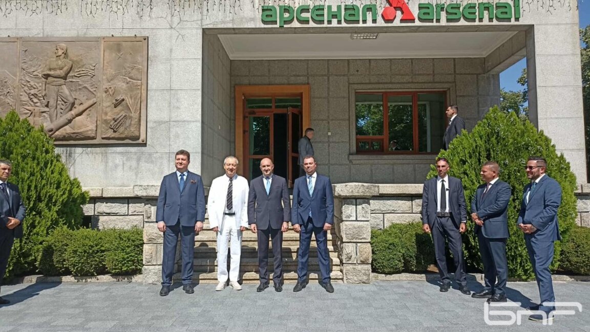 Румен Радев: Правителството е декор на дуото Пеевски - Борисов