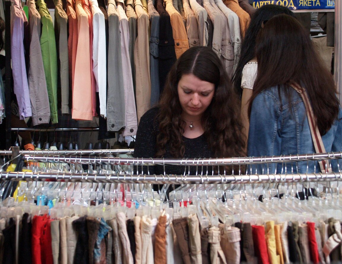 Дрехи, авточасти, козметика - кои са най-фалшифицираните стоки, които влизат на пазара в България?