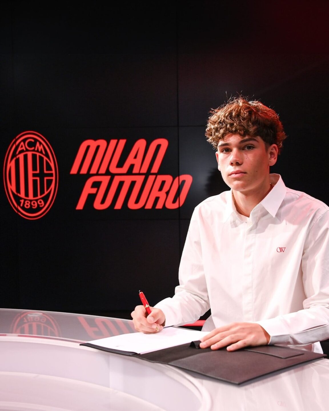 Валери Владимиров е на 17 години.