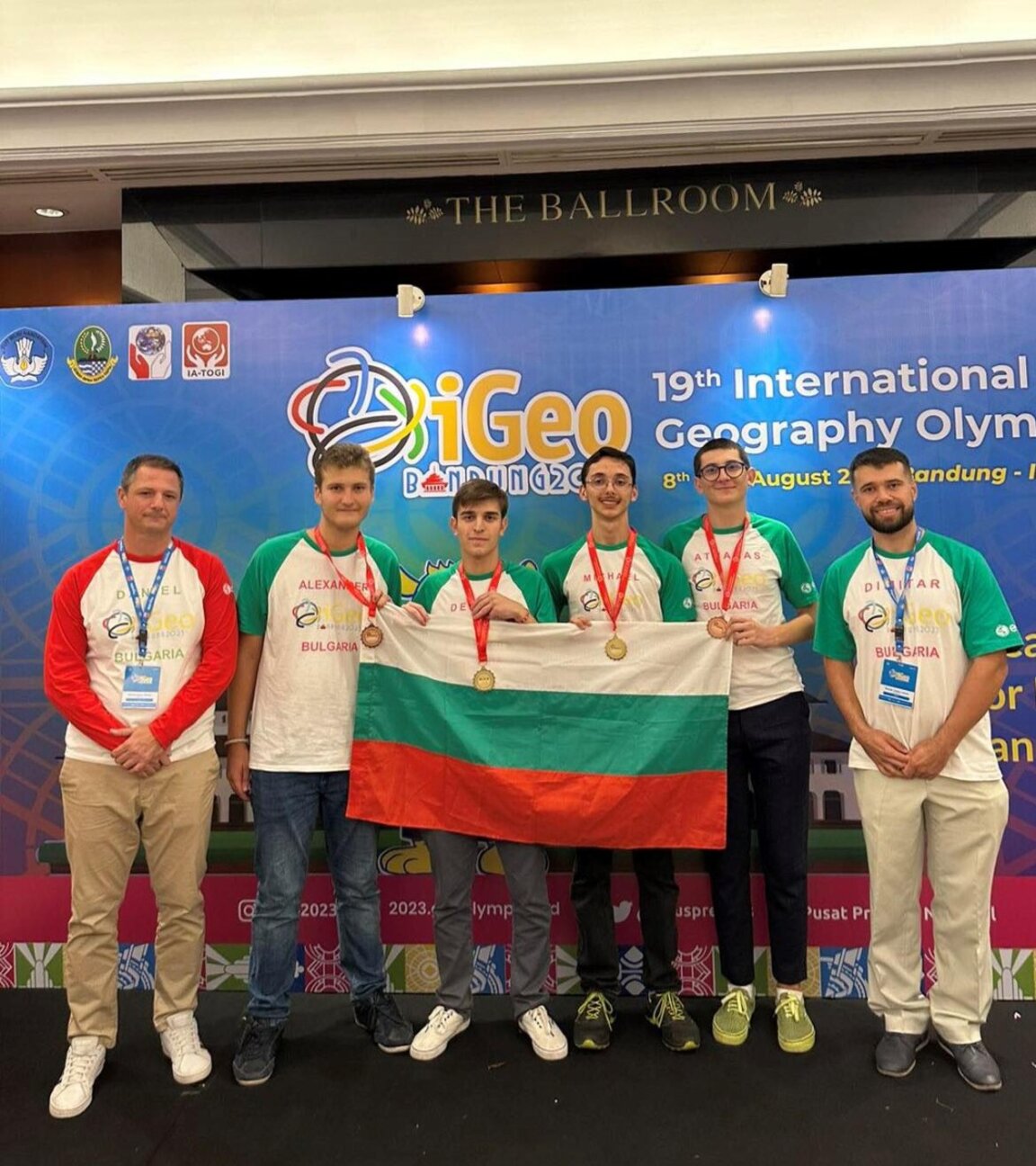 Четири медала за България на Международната олимпиада по география в Индонезия