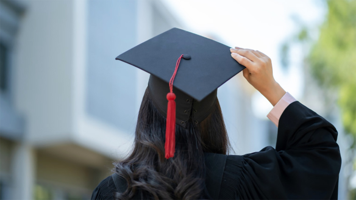 Guvernul va finanța studiile studenților care au contract cu un angajator