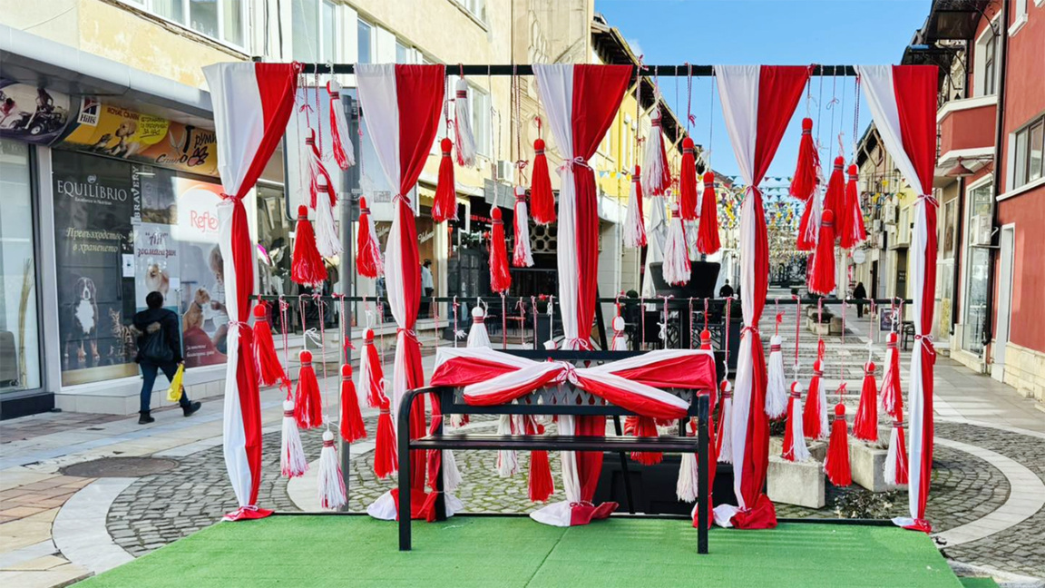 У Враци дочекују Баба Марту живом мартен...