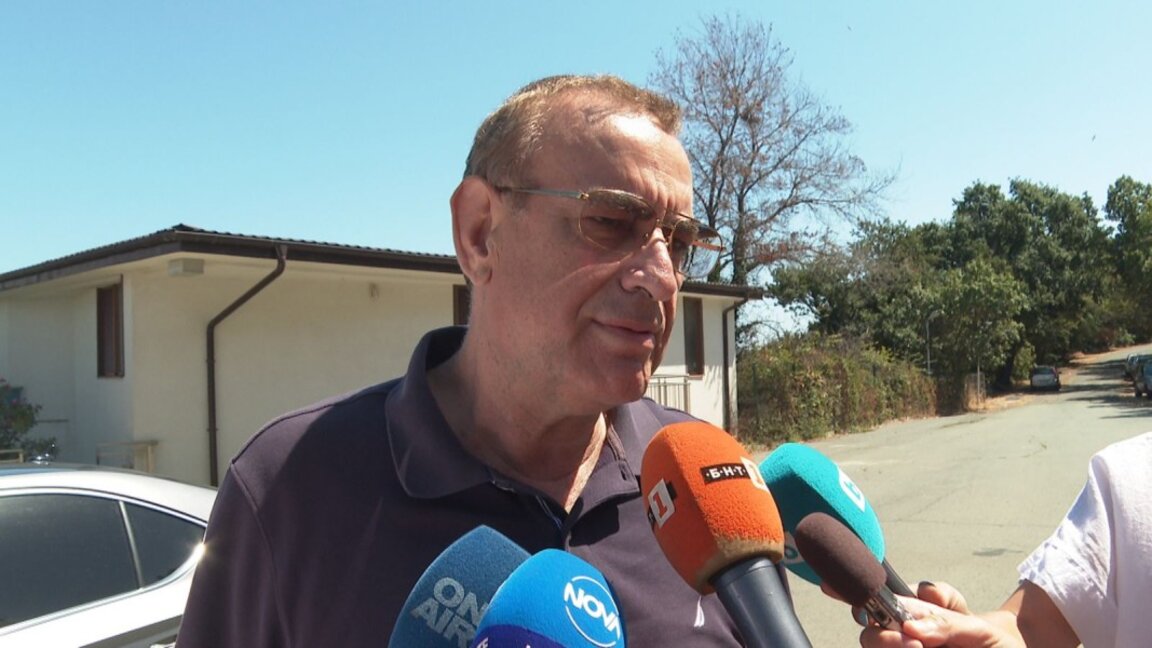 Джевдет Чакъров преди заседанието в "Росенец"