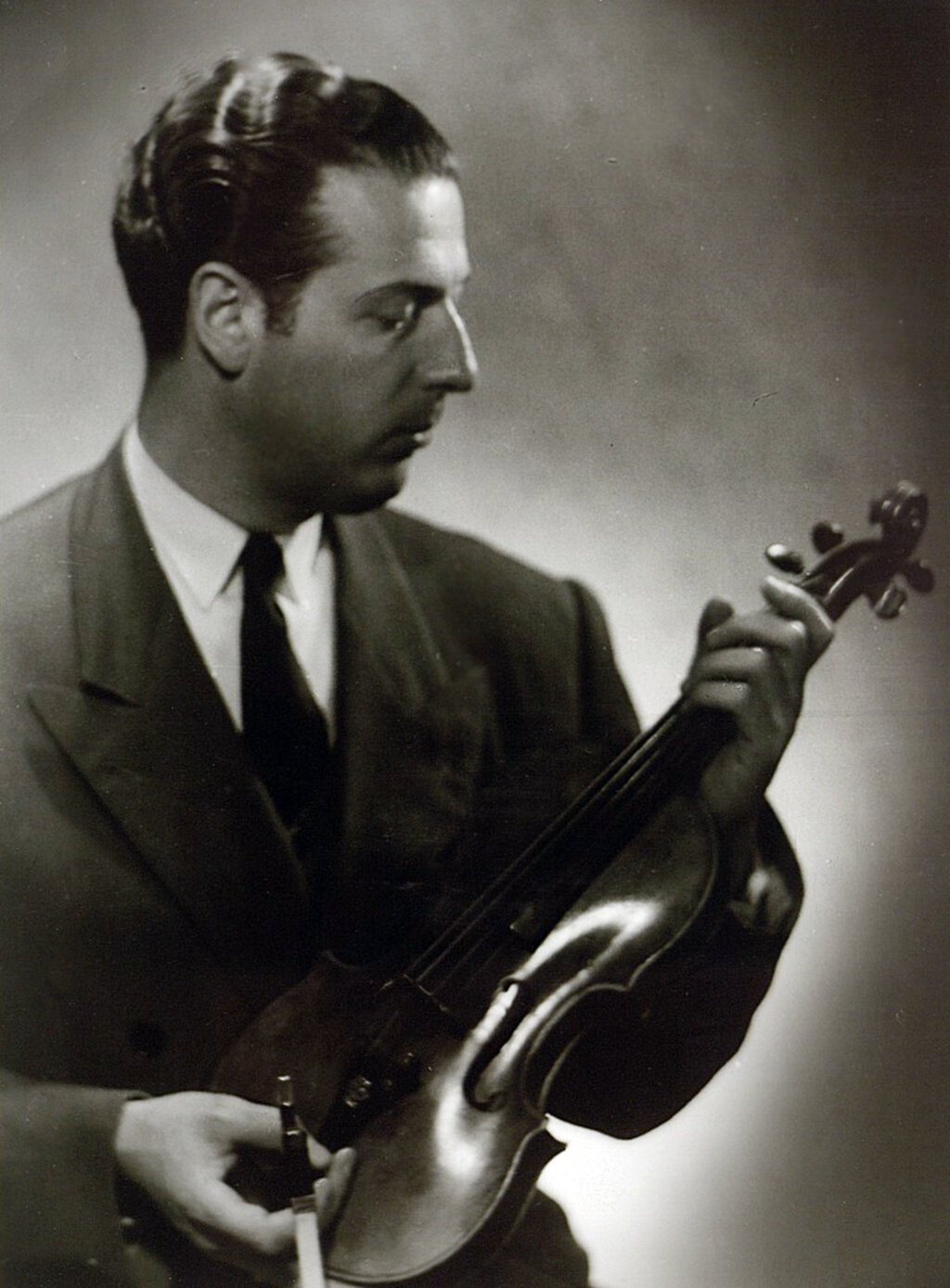 Virtuozi bullgar Petër Hristoskov dhe “12 Kapriçot brilante për violinë solo”