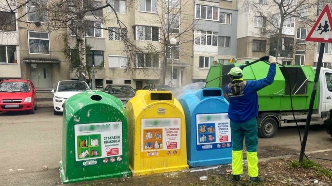 Цветните контейнери в София ще се изпразват по-често, за да не се цапа след препълване