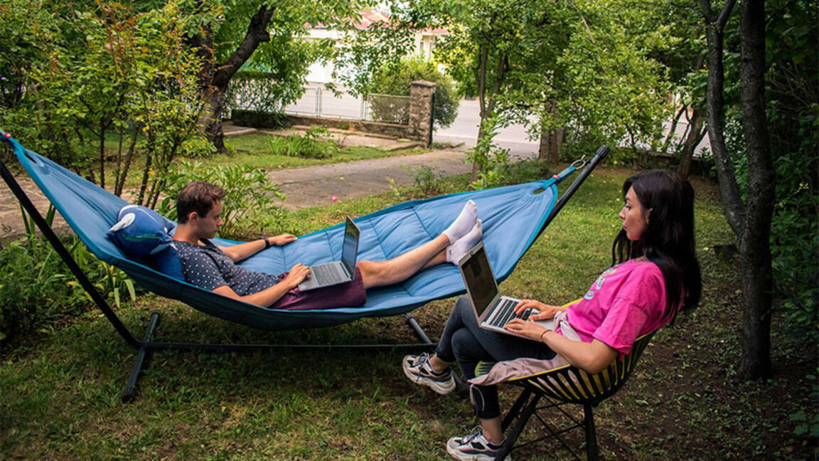 Дистанционната работа има редица предимства и се съчетава с т.нар. време на разположение